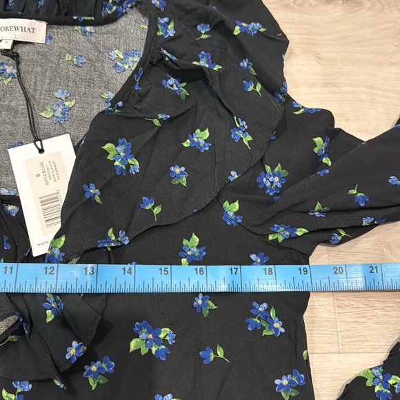 WeWoreWhat NWT Watercolor Floral Ditsy Black Ruffle Blouse. - Picture 10 of 11